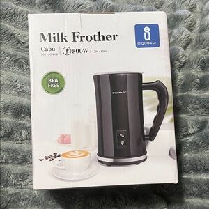 Black Milk Frother